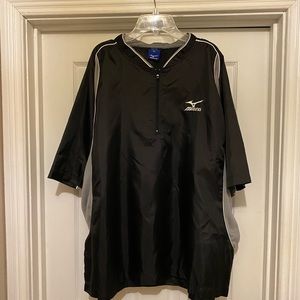 Mizuno Men’s Zipped Pullover. Colors black and grey. Size XL.